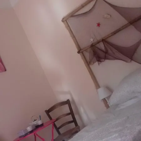 Via Domitia Bed and Breakfast *